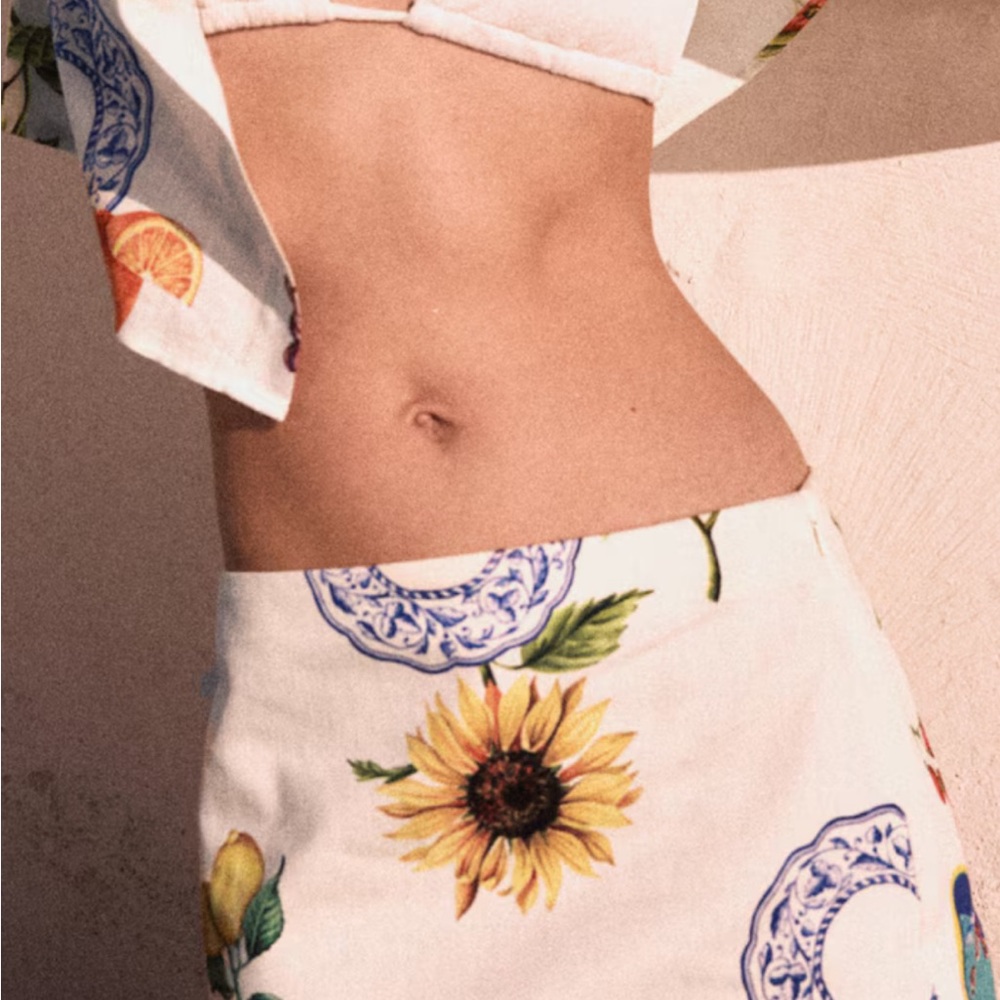 H&M Floral Mini Skirt - White with Sunflower Print